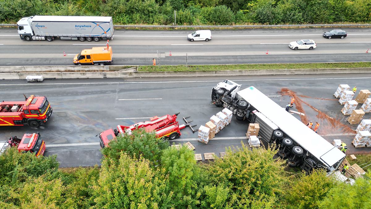 Umgekippter Lastwagen blockiert die A3