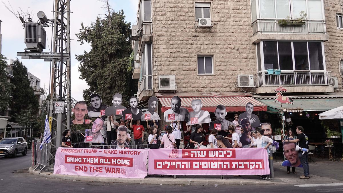 Schüler blockieren Straßen in Israel für Gaza-Deal