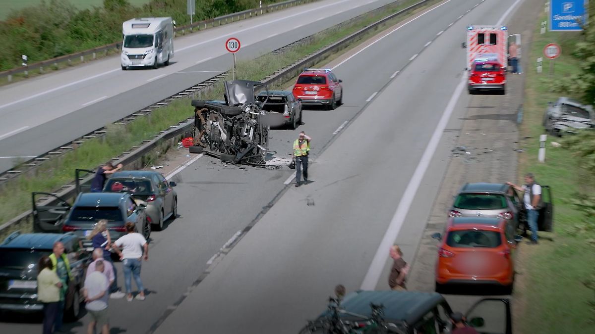 Four seriously injured on the A61: 65-year-old speeds through emergency ...
