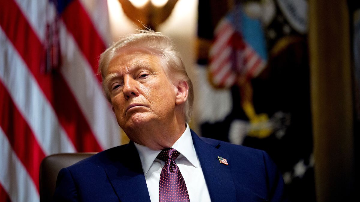 Trumps Kryptowährung sackt am ersten Handelstag ab