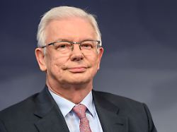 Nekdanji premier Hessena Roland Koch opozarja pred AfD in je odprt za pogovore z Levico