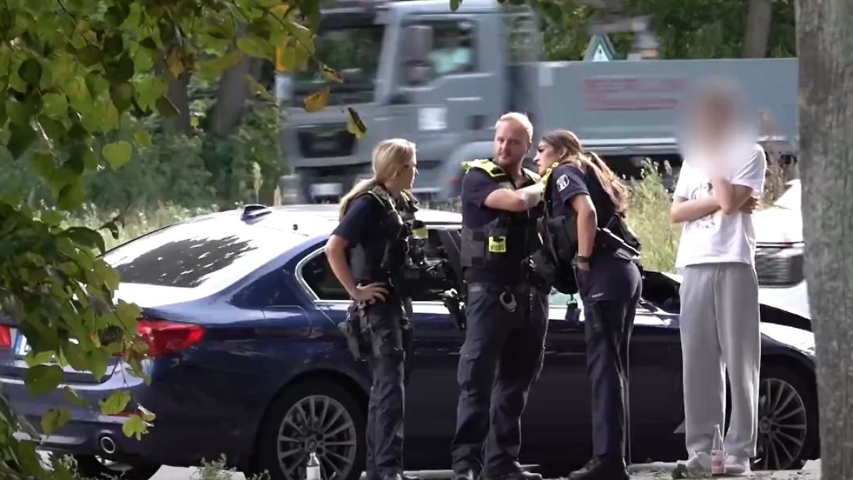 Rote Ampel in Berlin ignoriert: Auto fährt in Gruppe - Betreuerin und ...