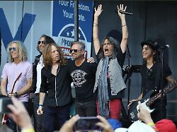 Skupina Foreigner želi nastopiti na poroki Taylor Swift in Travisa Kelceja