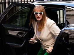 Angela Rayner odstopila zaradi davčne afere, kar je udarec za laburistično stranko