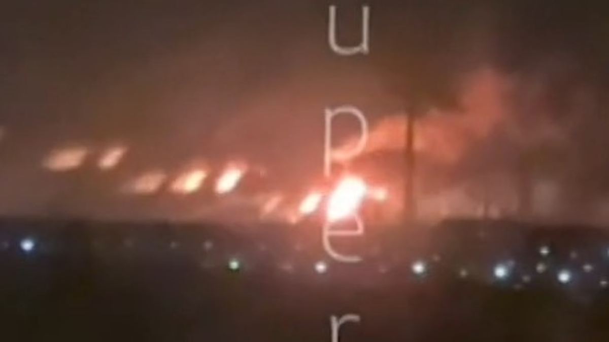 Inferno in Rjasan: Wichtige russische Ölraffinerie brennt nach Angriff