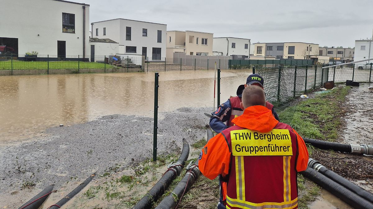 Heftiges Unwetter flutet Keller und Straßen in NRW
