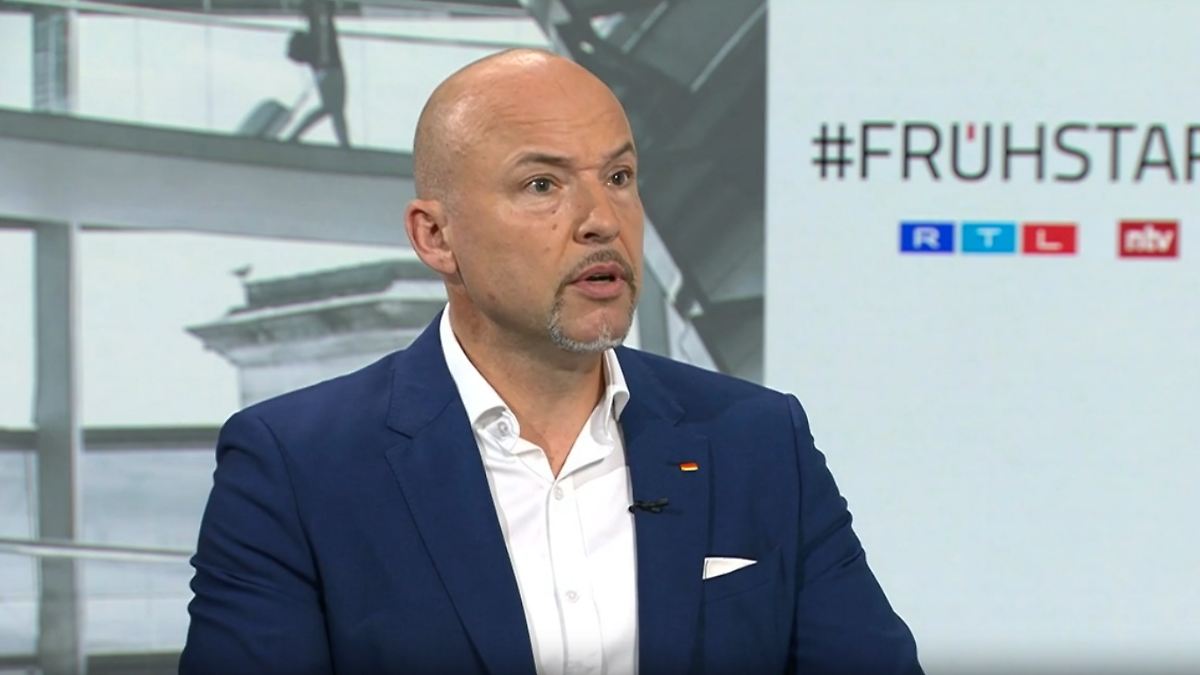 CSU-Landesgruppenchef: "Wird Zeit, Putin die rote Karte zu zeigen"