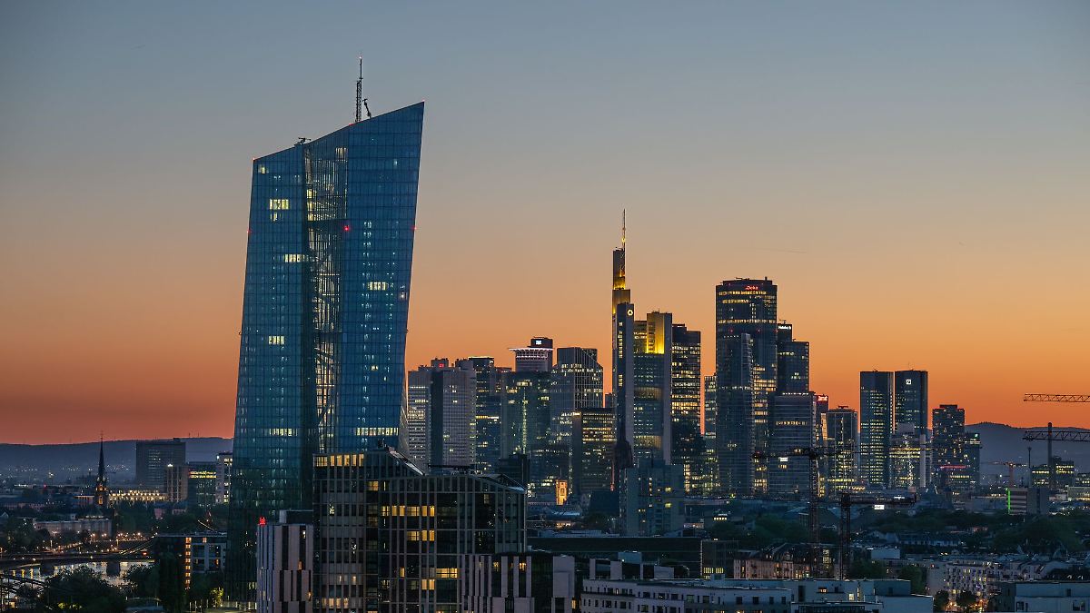 EZB hält Leitzinsen im Euroraum konstant