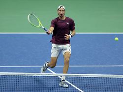 Struff erkämpft Führung: Deutsches Davis-Cup-Team steht kurz vor Endrunden-Einzug