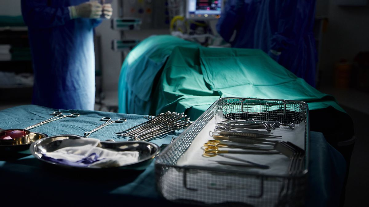 Arzt hat Sex mit Krankenschwester - während laufender OP