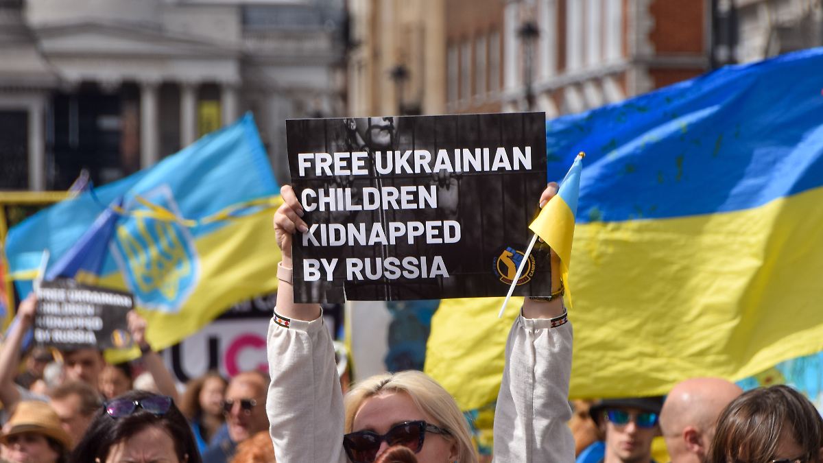 Studie-deckt-ber-100-Lager-auf-Russland-baut-Milit-r-Training-f-r-entf-hrte-ukrainische-Kinder-aus