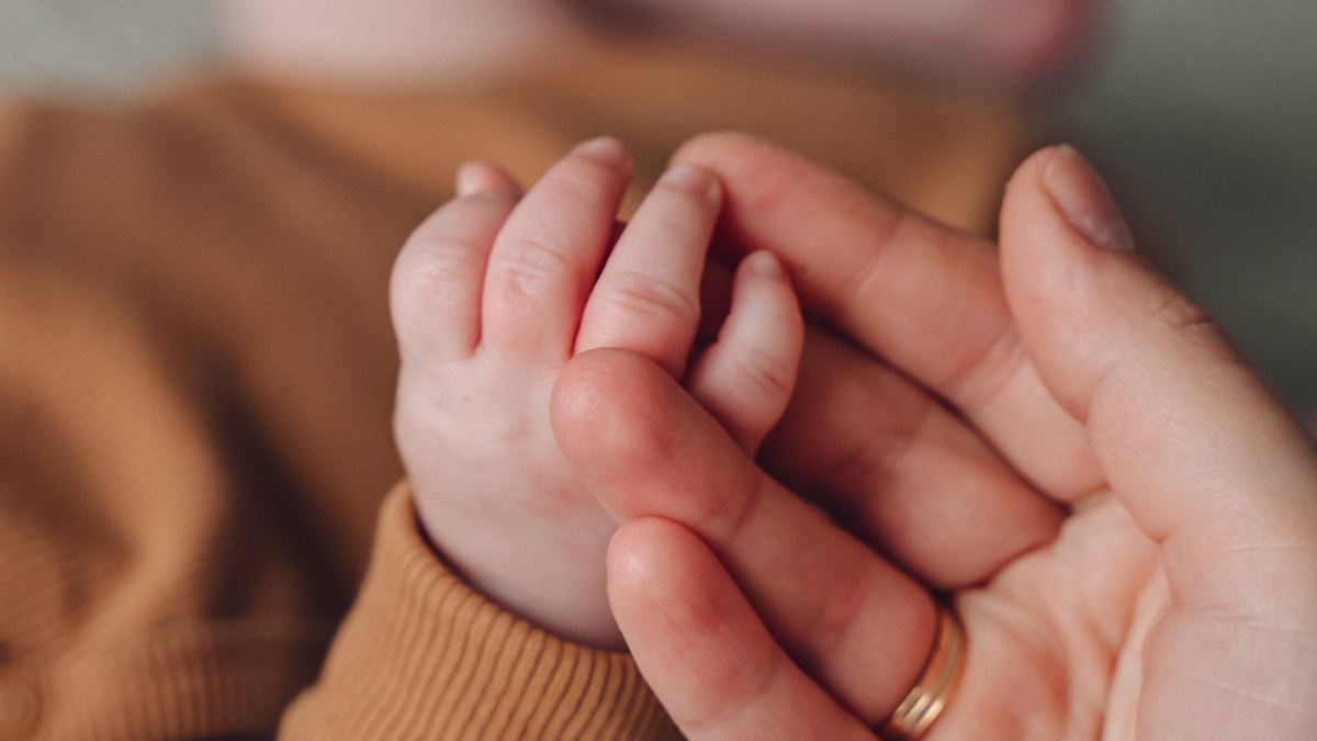 Roh-lustig-herzzerrei-end-Mutterschaft-ist-gar-kein-Kinderspiel-