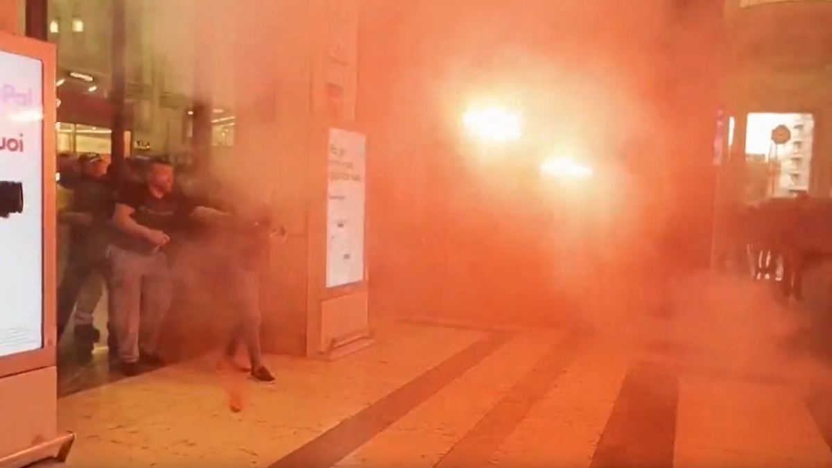 Gaza-Proteste in Italien: Brandsätze fliegen auf Polizei am Bahnhof ...