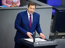 "Keine kleinen Trippelschritte": Klingbeil verteidigt Einsparungen und Rekordinvestitionen