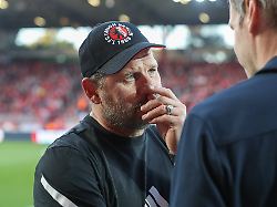 HSV kassiert ultraspät Rot: Union Berlin quält gesperrten Trainer mit Alu-Pech