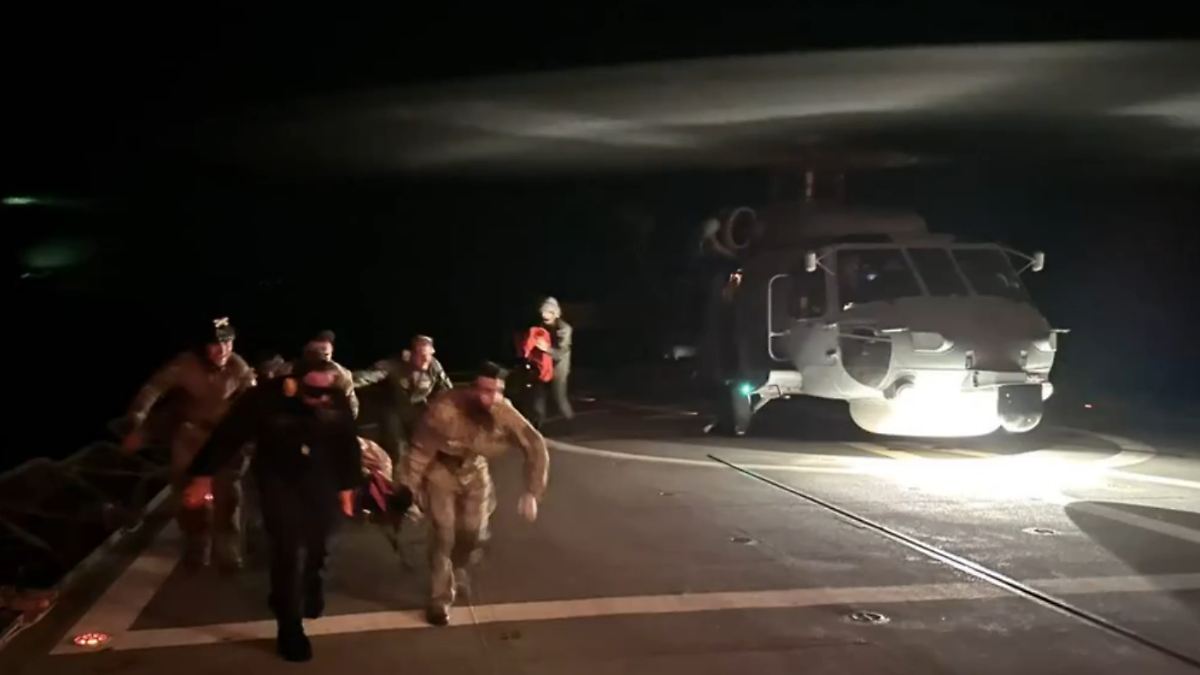 Rakete trifft Frachter - EU-Mission rettet Besatzung