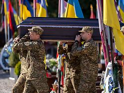 "Leichen sind Herausforderung": Das passiert mit den Gefallenen im Ukraine-Krieg