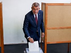 Machtwechsel in Prag?: Rechtspopulistische Partei liegt bei Wahl in Tschechien vorn