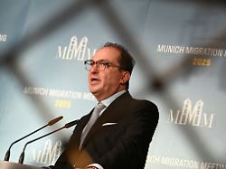Bundeswehr hilft in Bayern: Dobrindt will mit Abwehrzentrum Drohnen-"Wettrüsten" gewinnen