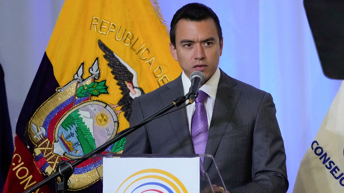 Mehrere-Festnahmen-Mob-greift-in-Ecuador-Pr-sidenten-Konvoi-an