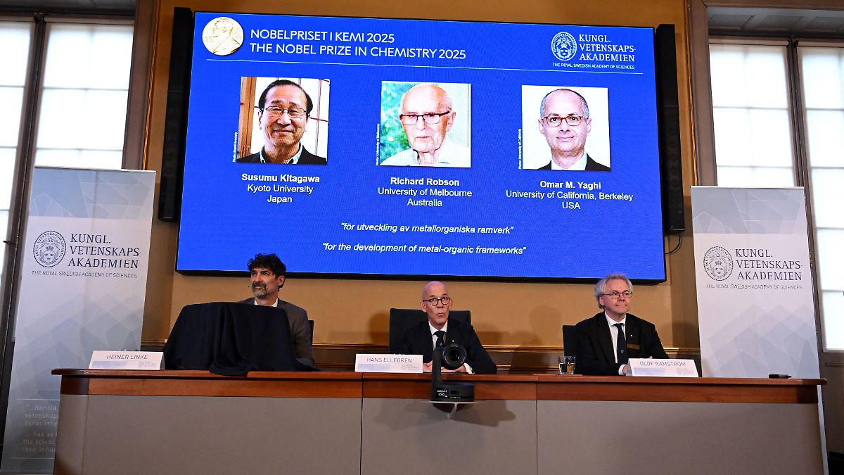 Verbunden-mit-hohem-Preisgeld-Chemie-Nobelpreis-f-r-die-Entwickler-von-metallorganischen-Ger-stverbindungen