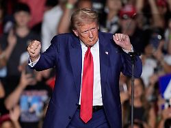 Herz so fit wie mit 65?: Arzt bescheinigt Trump ausgezeichnete Gesundheit