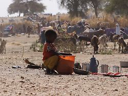 "Bei lebendigem Leib verbrannt": RSF schießt Drohnen auf Flüchtlingslager im Sudan