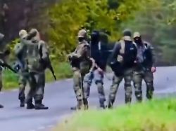 Kleine Gruppe ohne Abzeichen: ISW: Auftauchen russischer Soldaten an Estlands Grenze ist "Phase Null"