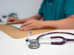 Entscheidung im Bundeskabinett: Damit Krankenkassenbeitrag nicht steigt: Sparpaket beschlossen