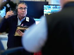 Gold knackt 4200-Dollar-Marke: Zinshoffnungen stützen Wall Street