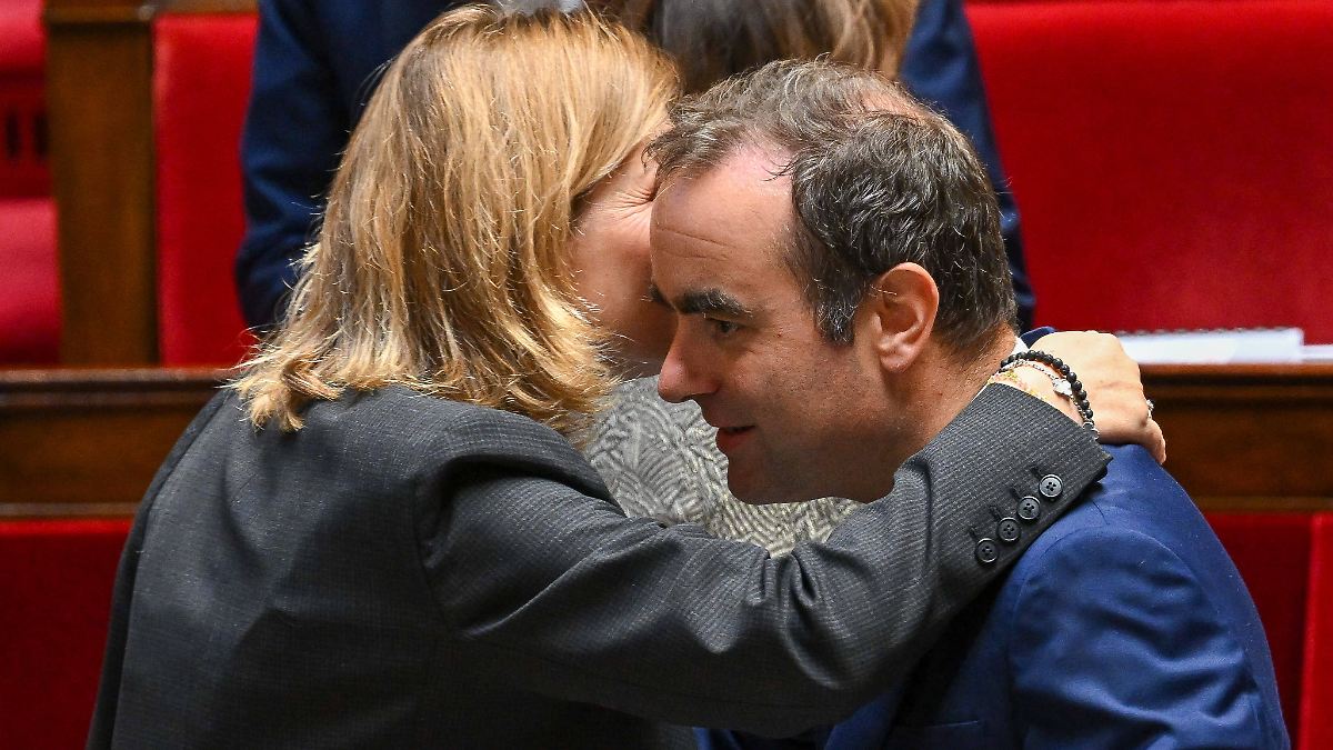 Frankreichs Regierung übersteht beide Misstrauensanträge