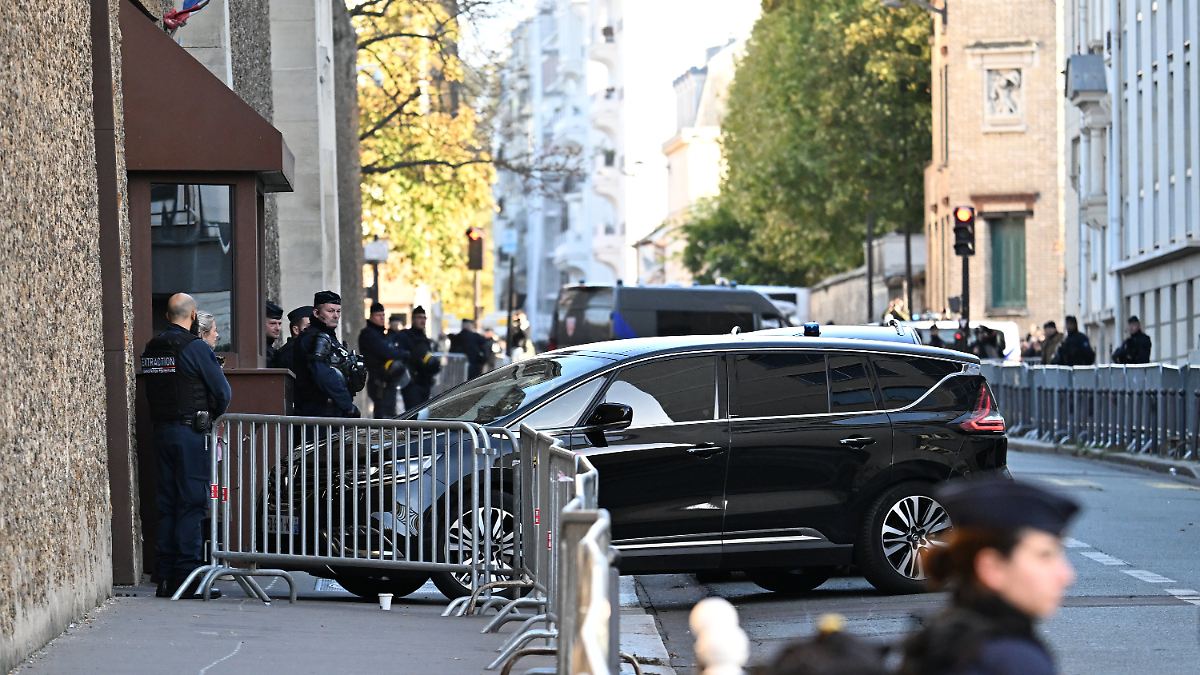 Sarkozy tritt Haft in Paris an