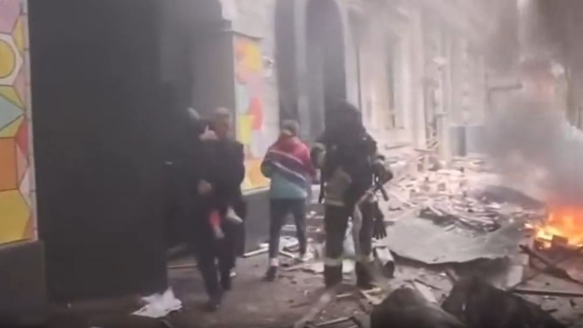 Russian rocket hits daycare center: Kharkiv residents flee burning ruins ...