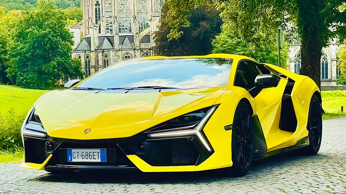 Lassen sich 1015 PS zähmen?: Unterwegs mit dem V12-Monster Lamborghini Revuelto