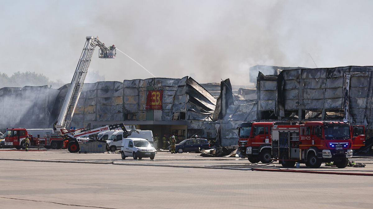 Brandstiftung in Shoppingcentern: Sabotage für Russland: Polnisches Gericht verhängt Haftstrafen gegen Ukrainer