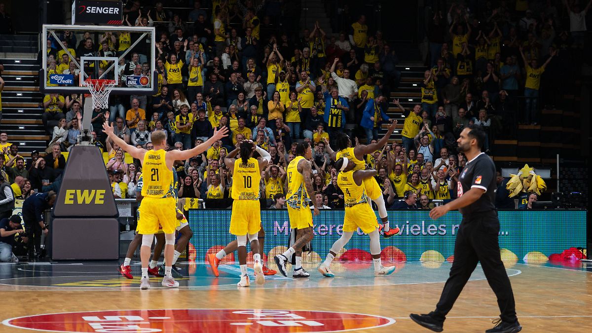 Das gab’s in BBL seit 1992 nicht: Clemons' Show macht eigenen Trainer fassungslos
