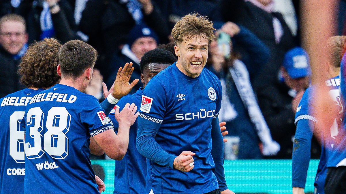 Dorfklub lässt auf der Bielefelder Alm ordentlich Federn