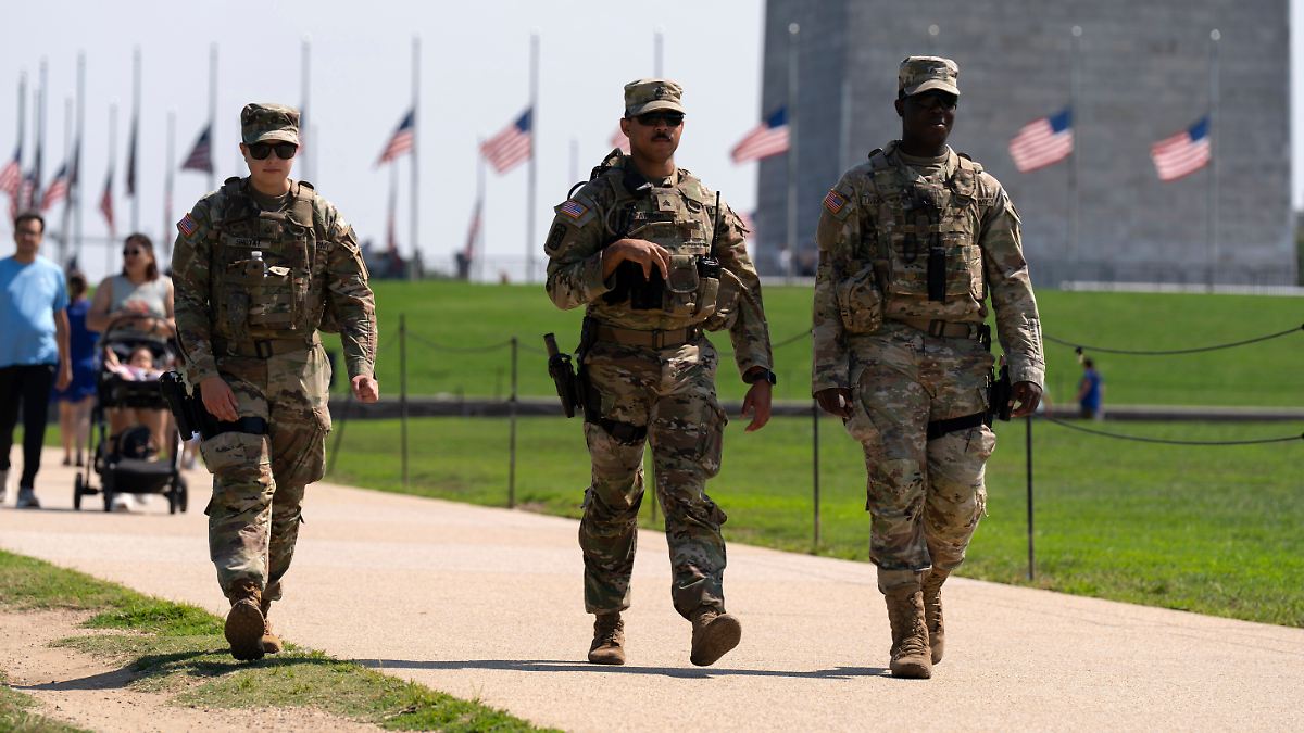 Bei Patrouille der Nationalgarde: Mann in USA verhaftet - weil er Darth-Vader-Song abspielte