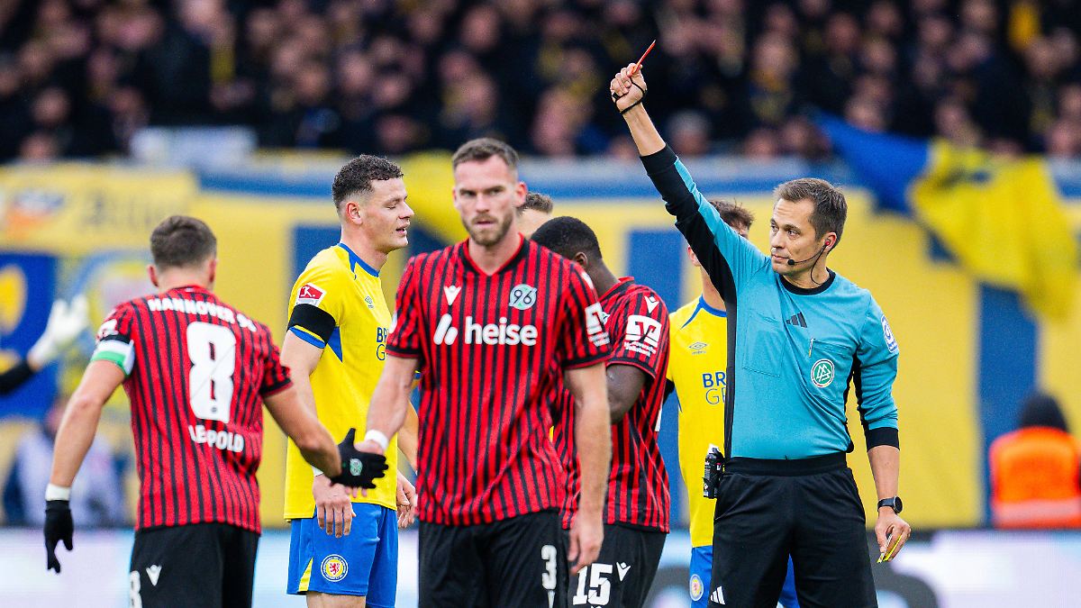 Sieg für den Tabellenletzten: Rot nach Würgeattacke entscheidet hitziges Derby