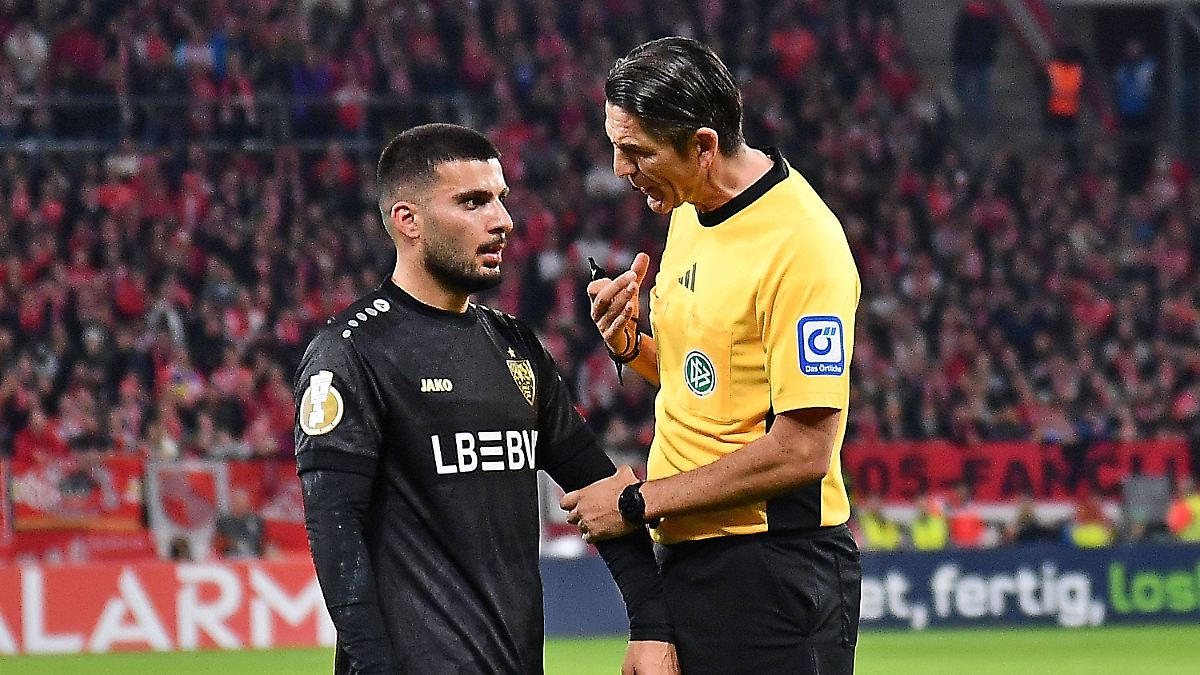 DFB-Stürmer regt sich über nicht gezeigte Rote Karte auf