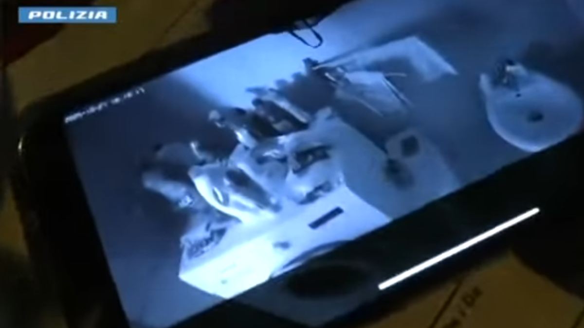 Vermieter installiert heimlich Kameras im Badezimmer