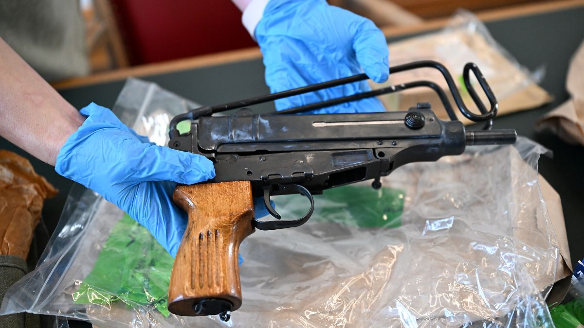 Polizei findet Tausende Schuss Munition in Remscheid