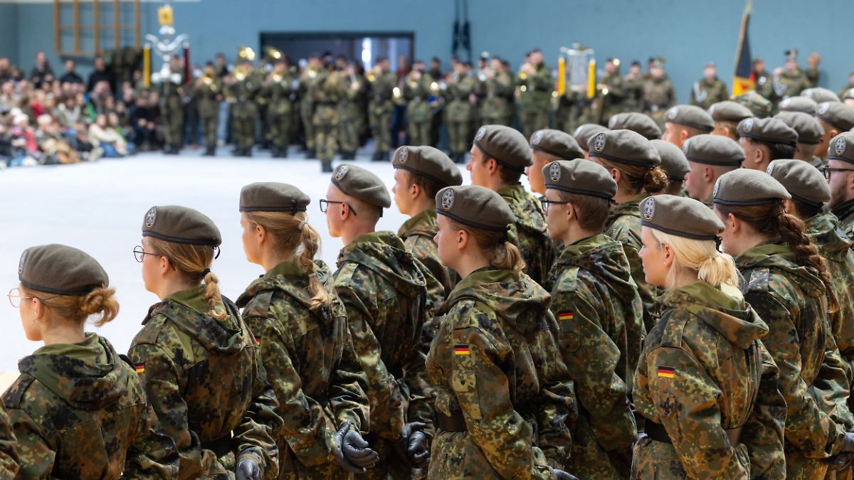 Kriegsdienst verweigern? "Die Anfragen haben über Nacht massiv zugenommen"