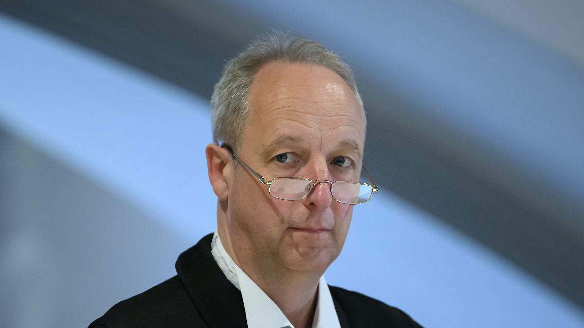 Evangelische Kirche will "Polyhochzeit" nicht billigen