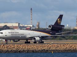Neun Prozent der Flotte steht: Paketdienst UPS spricht Flugverbot für Absturz-Typ aus