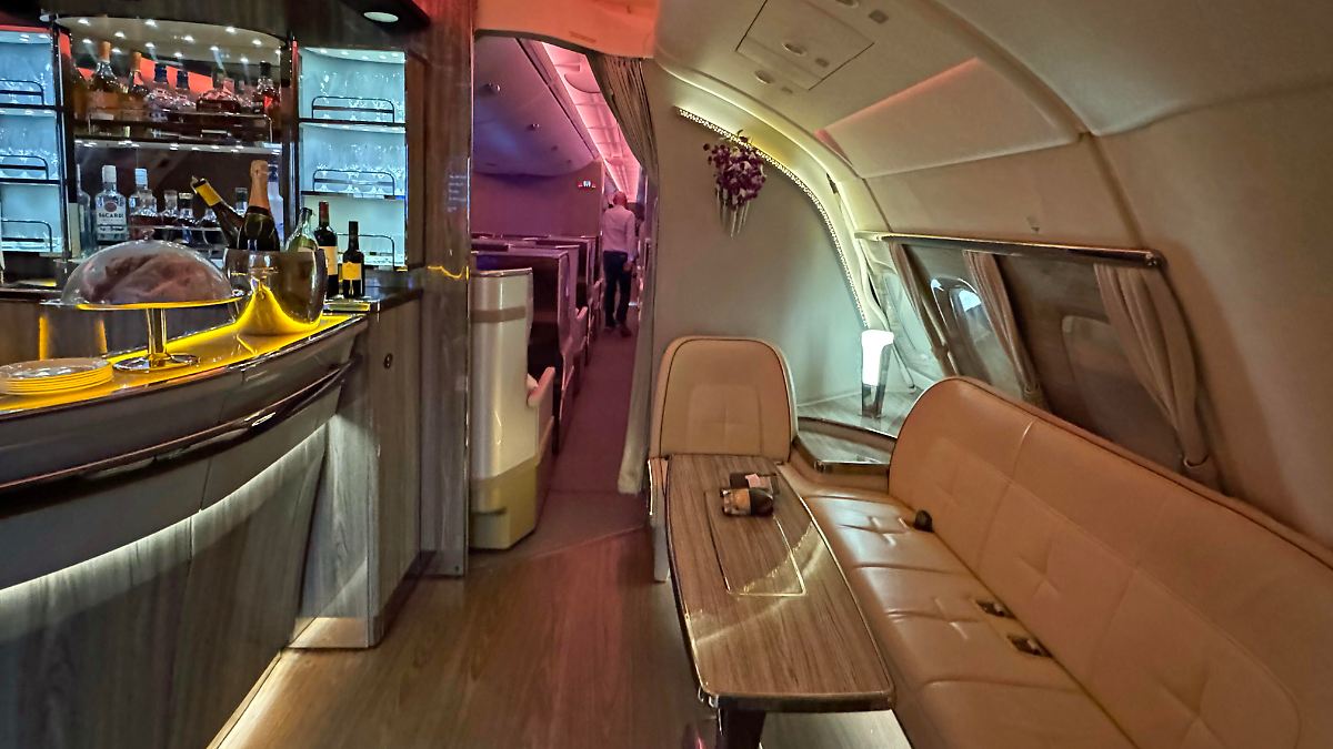 Fu-abdruck-am-h-chsten-Staaten-Koalition-will-Luxusflugreisen-besteuern