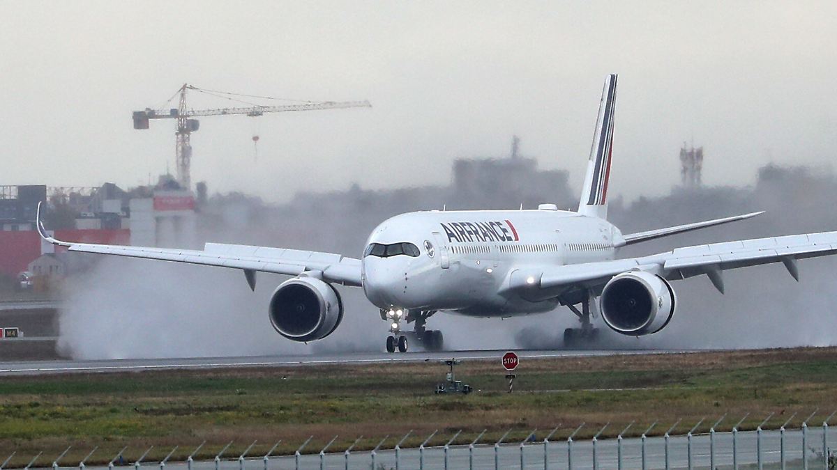 Flugzeug wegen Brandgeruchs im Cockpit umgeleitet