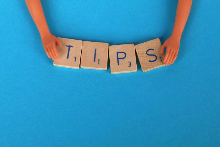 Das Wort „Tips“ ist buchstabiert