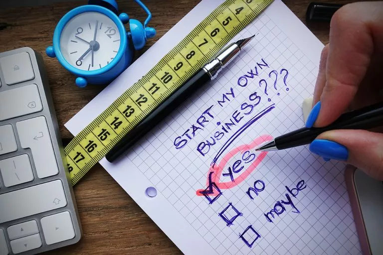 notebook mit überschriften zum thema business starz