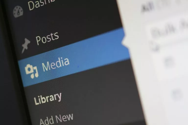 Es gibt ein Menü in WordPress. In unserem Artikel zeigen wir Dir, wie Du deine Website in WordPress bearbeitest.